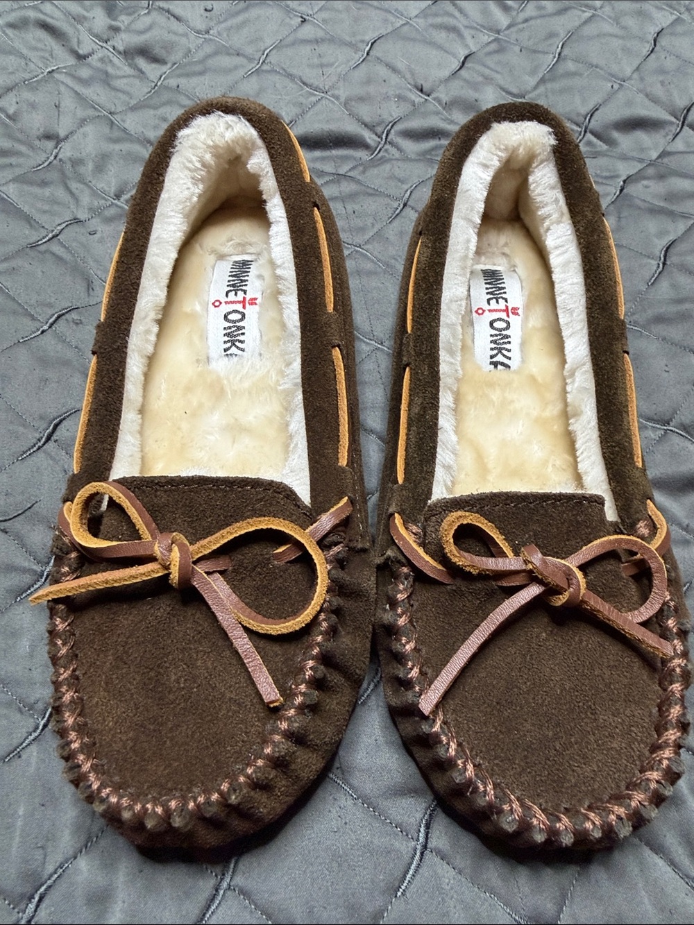 Minnetonka Brown Suede Moccasin Slippers with fuzzy Cream Lining sz 6